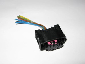 Wtyczka BMW VW  Mercedes (do 0205001030 0115428617 ) 61 13 8 366 590 , 8 366 590 , 8366590 , 1-967360-1 ,  210 540 36 81 ,  2105403681 , 965627-1